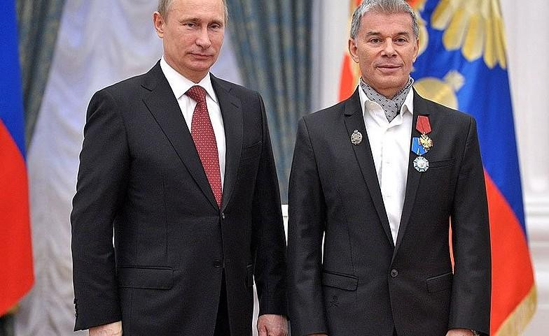 Олег Газманов призвал россиян объединиться и довериться Родине