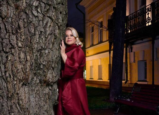 Яна Поплавская пригрозила «дать в морду» депутату из Латвии Колсу