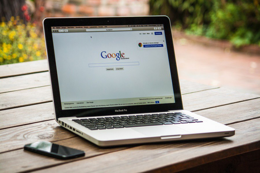 Сотрудников Google попросили переписать вручную ошибочные ответы ИИ Bard