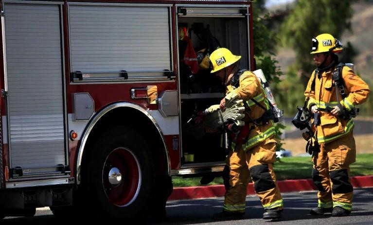 В Новокузнецке кот "помогал" сотрудникам МЧС тушить пожар