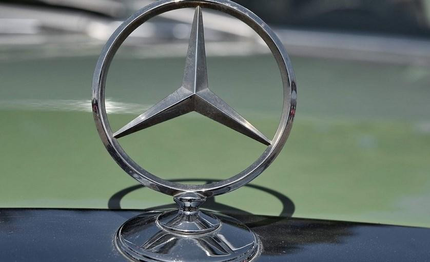 Mercedes представил обновленные кроссоверы Mercedes-AMG GLA и GLB