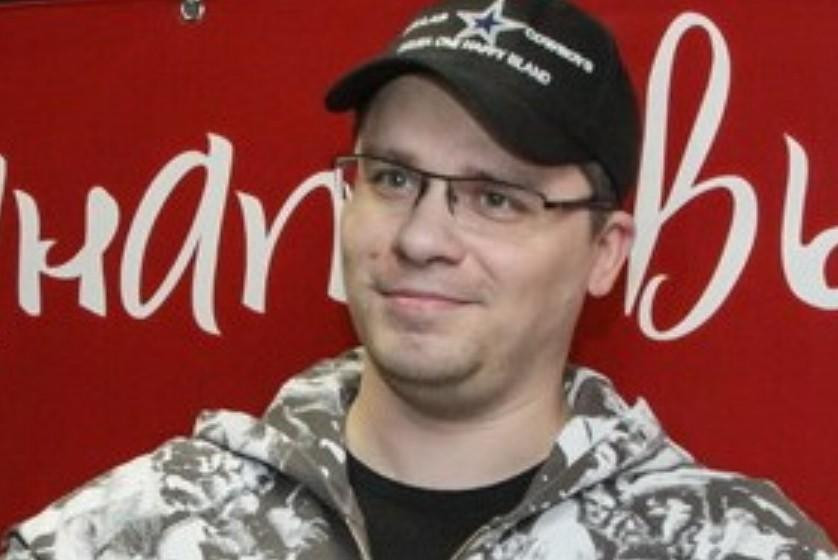 В Сочи появилась фура, украшенная баннерами с логотипом шоу «Вечерний Харламов»