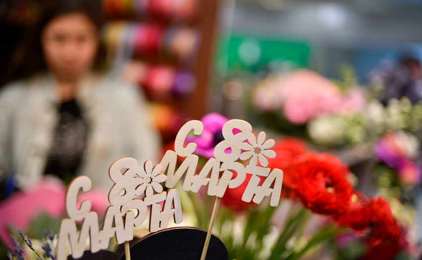 Лучшие поздравления бабушке с 8 марта в прозе и в картинках