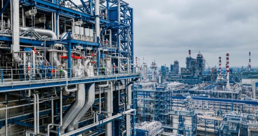 Оборудование для первичной переработки нефти установлено на Омском НПЗ