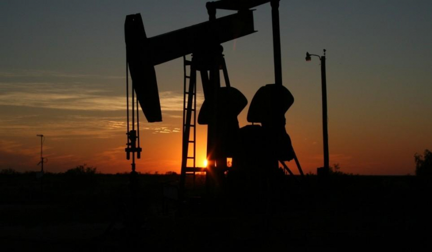 Берега на Самуи затопило нефтью из потерпевшего крушение танкера