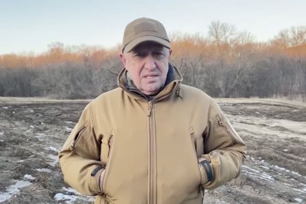 Восемьдесят с лишним процентов Бахмута находятся под нашим контролем, оставшиеся части сопротивляются упорно — Пригожин