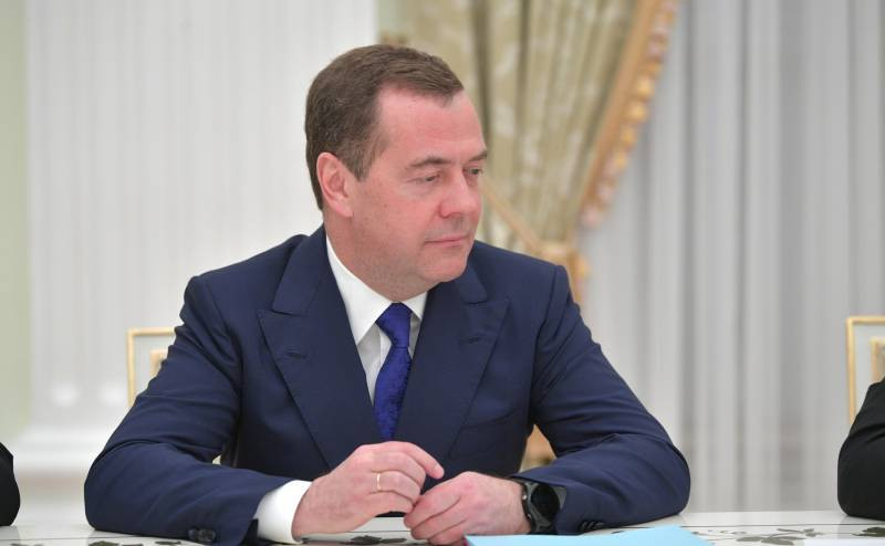 Зампред Совбеза РФ Медведев: В случае войны России и НАТО Польша точно исчезнет