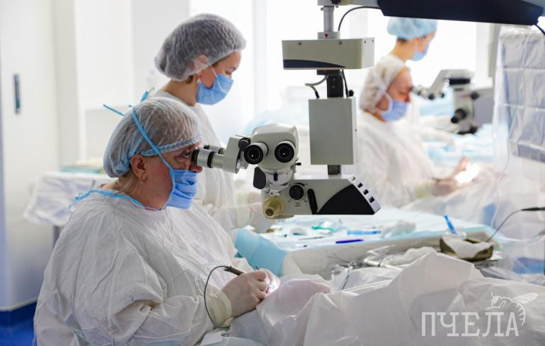 Челябинские офтальмологи вернули зрение двум шахтёрам, пострадавшим от сильного взрыва