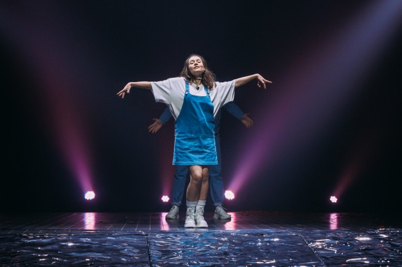 “Встань, вытряхни песок из шортов и иди”. В Театре молодежи вспомнили о совести