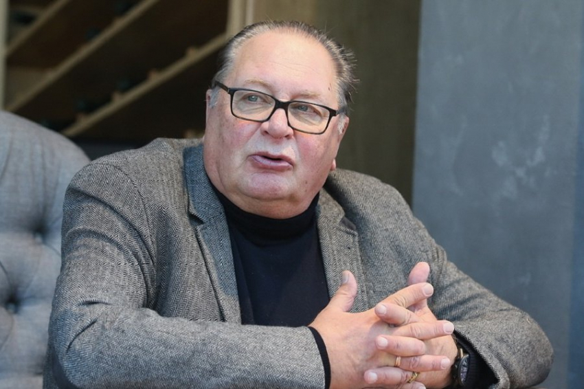 Актер РФ Валентин Смирнитский заявил, что ему трудно охарактеризовать москвичей