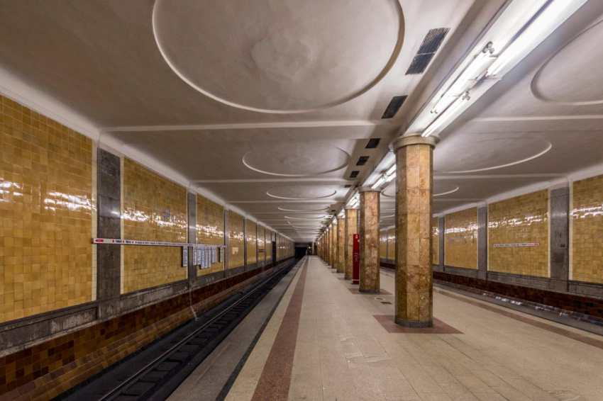 В Москве полиция задержала пассажира метро, угрожавшего семейной паре из-за отказа в фото
