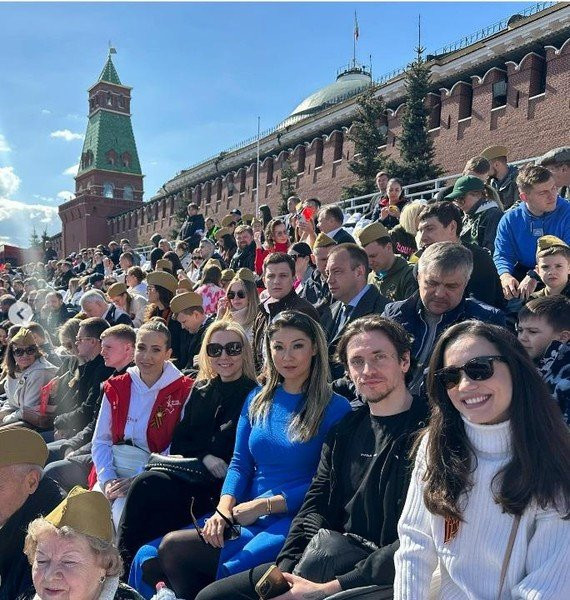Юлия Барановская, Юлия Дайнеко и Сергей Полунин 9 мая посетили парад Победы на Красной площади