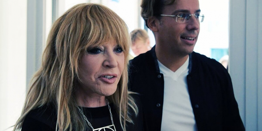 Заканчивается комедия с иноагентом М.Галкиным и А.Пугачевой, которая давно уже пережила свою славу и свой талант