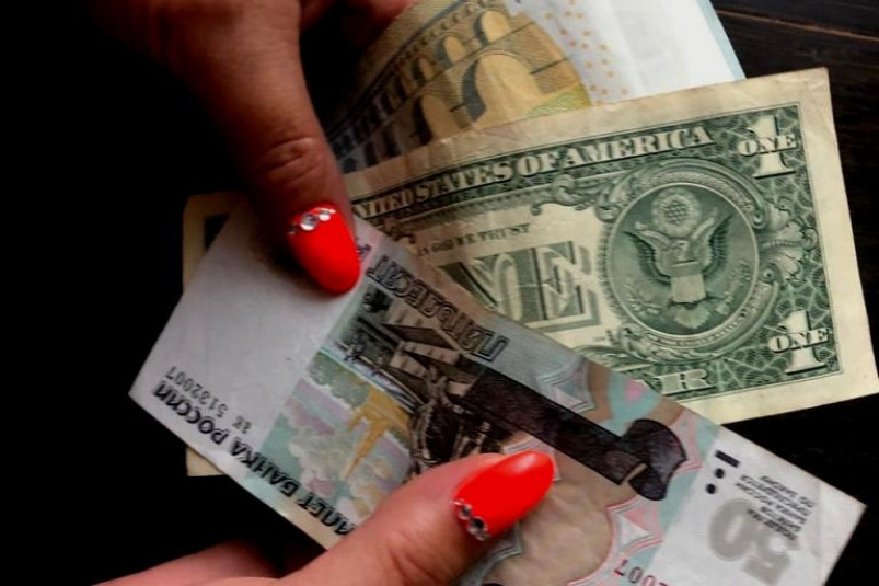 Доля валютных вкладов в Сбере снизилась до 8%