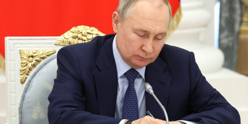 Владимир Путин сегодня подписал ФКЗ