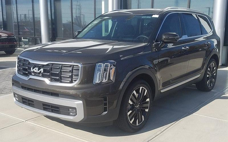 В Россию завезли "лучший внедорожник 2023 года" - Kia Telluride