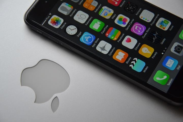 CBS News: В США мужчина, упав с обрыва на автомобиле, спасся благодаря iPhone
