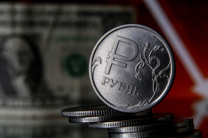 Рубль удивил нежеланием укрепляться: что ждет нацвалюту в августе 2023