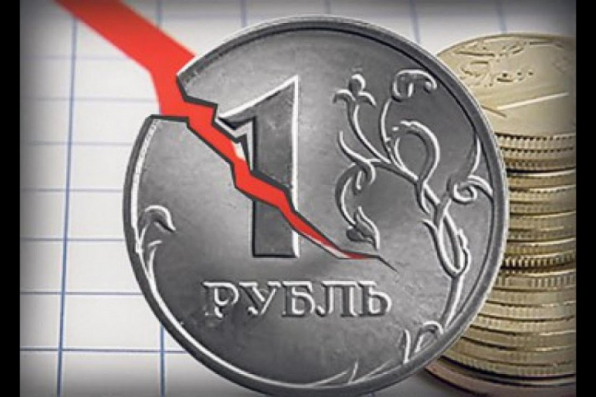РИА Новости: Падающий рубль готовит летом новый сюрприз