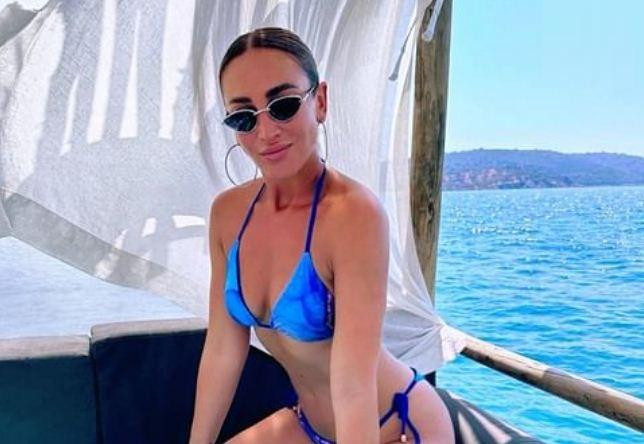 Ольга Бузова объяснила танец на столе с флагом России и призналась в ерунде «спьяну»