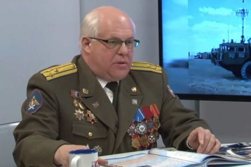Военный эксперт РФ Хатылев объяснил атаку беспилотников на Москву одновременно с разных направлений