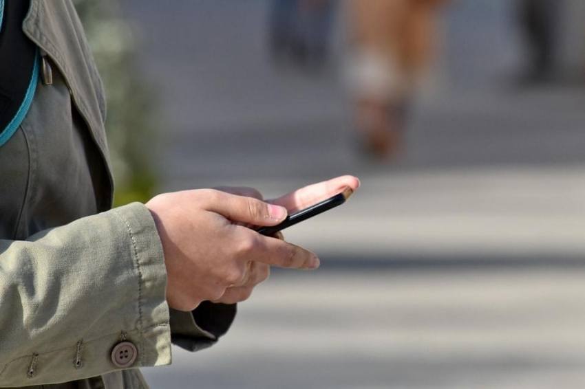 Эксперты рассказали, чем не протирать экран смартфона