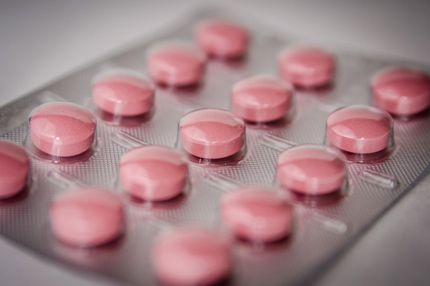 BMJ: противозачаточные, в сочетании с обезболивающими, увеличивают риск тромбов у женщин