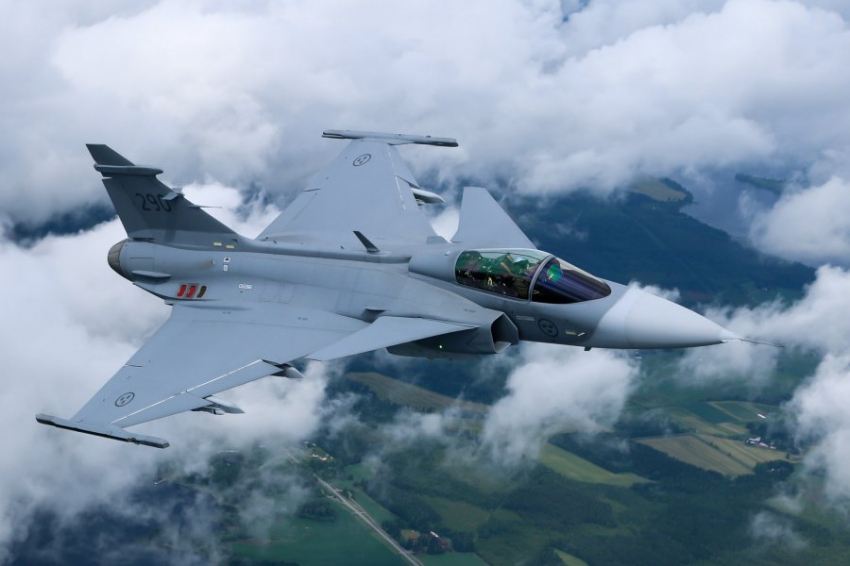 Военный эксперт Прохватилов счел Gripen «истребителями для бедных»
