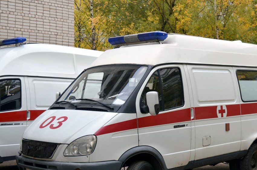 В Санкт-Петербурге 5-летний мальчик на самокате влетел в машину на проспекте Маршала Жукова