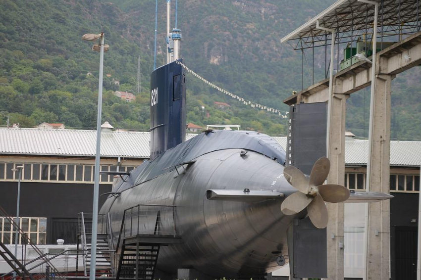 Стратегическая подводная лодка США не смогла уйти от российского траулера