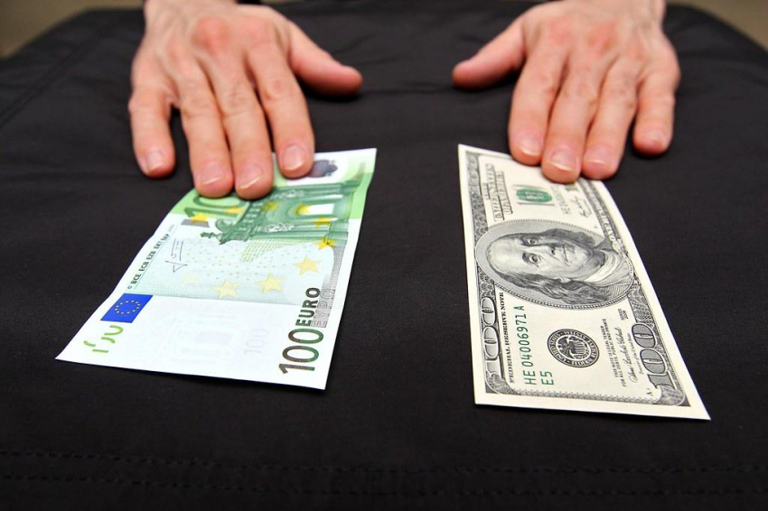 Минэкономразвития спрогнозировало укрепление рубля к июню 2024 года до 87,5 к доллару