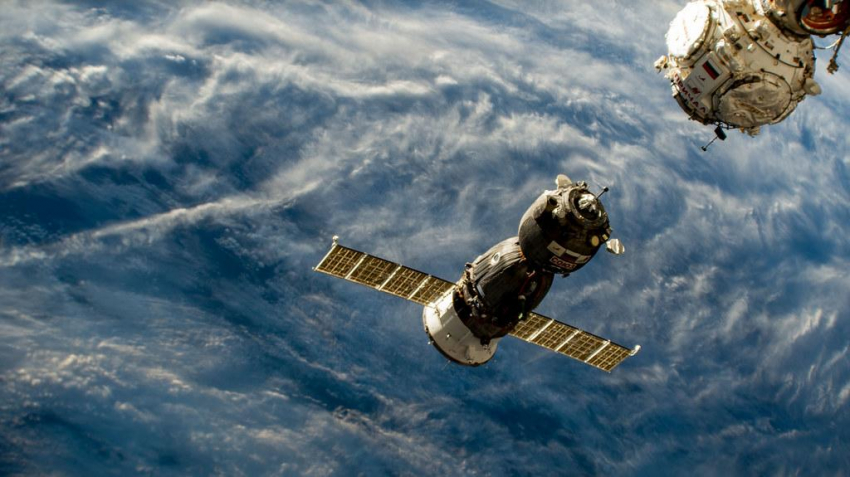 Военные летчики Урала встретят космонавтов с «Союза МС-23» с оренбургским арбузом и солеными огурцами