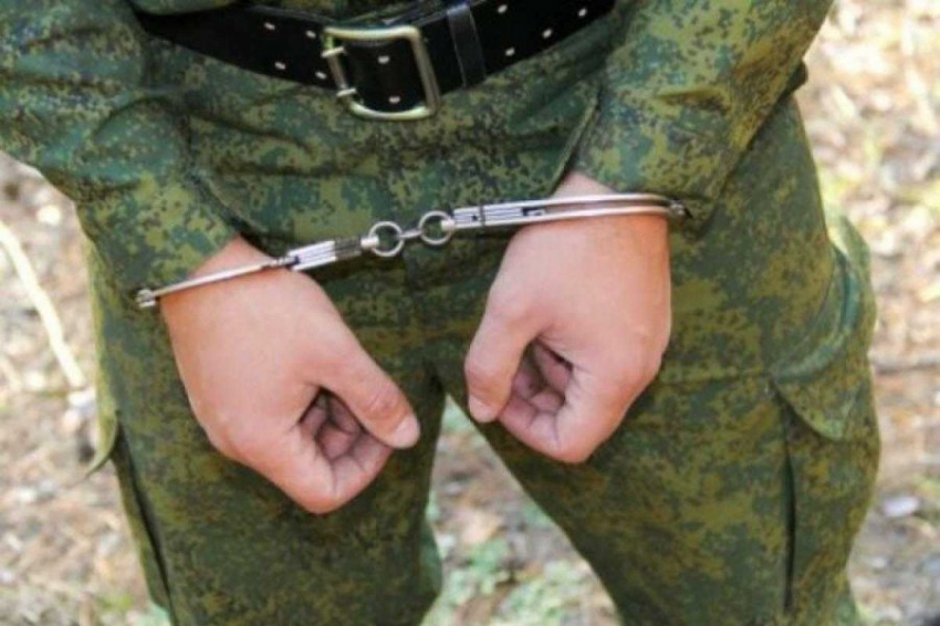 Трое россиян по пути на СВО РФ получили сроки за нападение на командира