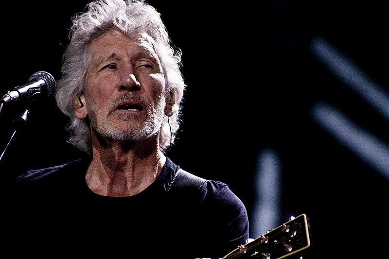 Фронтмен Pink Floyd Роджер Уотерс матом потребовал от зрителей покинуть его сольный концерт в Лондоне
