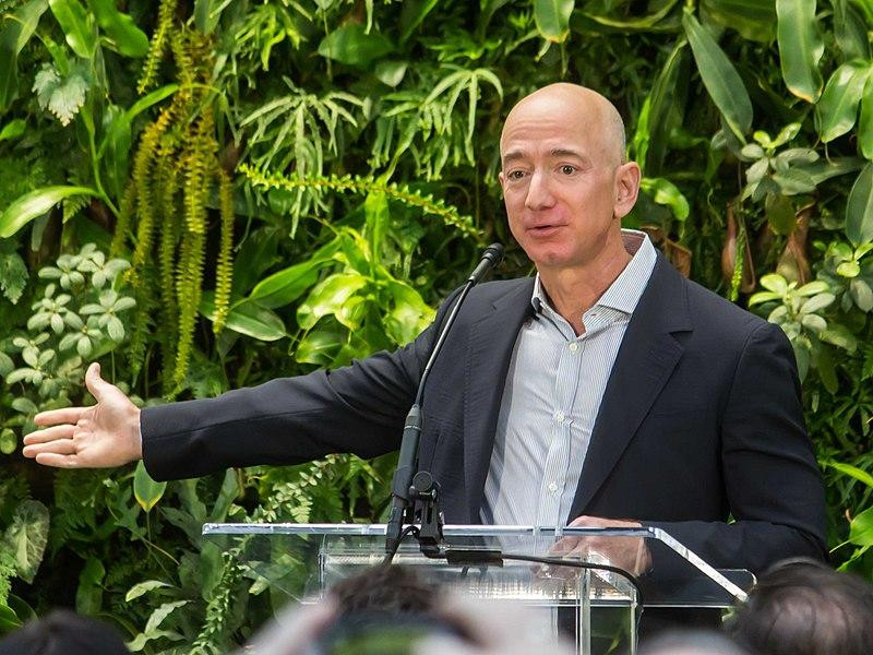Основатель Amazon Джефф Безос купил еще один дом в «бункере для миллиардеров»