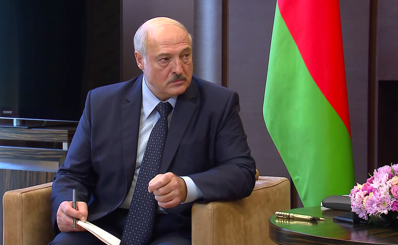 Лукашенко о потере равновесия на ступеньках саммита СНГ: «Не дождетесь»