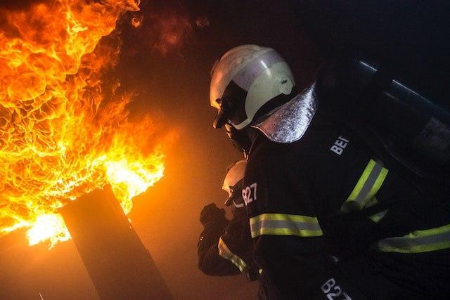 Два человека погибли в результате лесных пожаров на восточном побережье Австралии