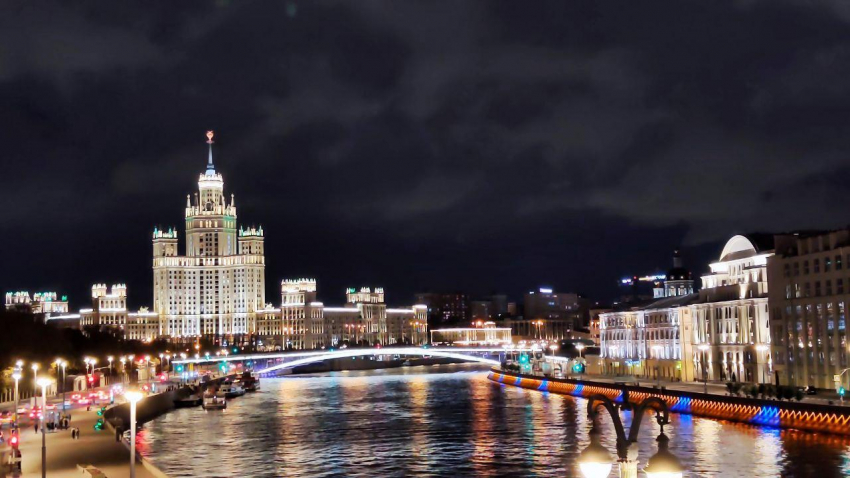 Москвичей предупредили о метели, сильном ветре и гололедице