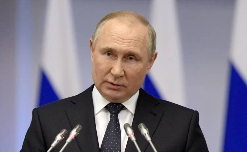 Владимир Путин подчеркивает непреклонность в борьбе с русофобией и неонацизмом