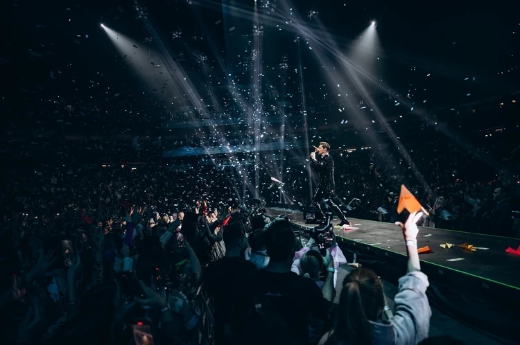 «Летающие балерины, образ Бонда и откровение Мари Краймбрери»: чем удивлял Билан в новом шоу