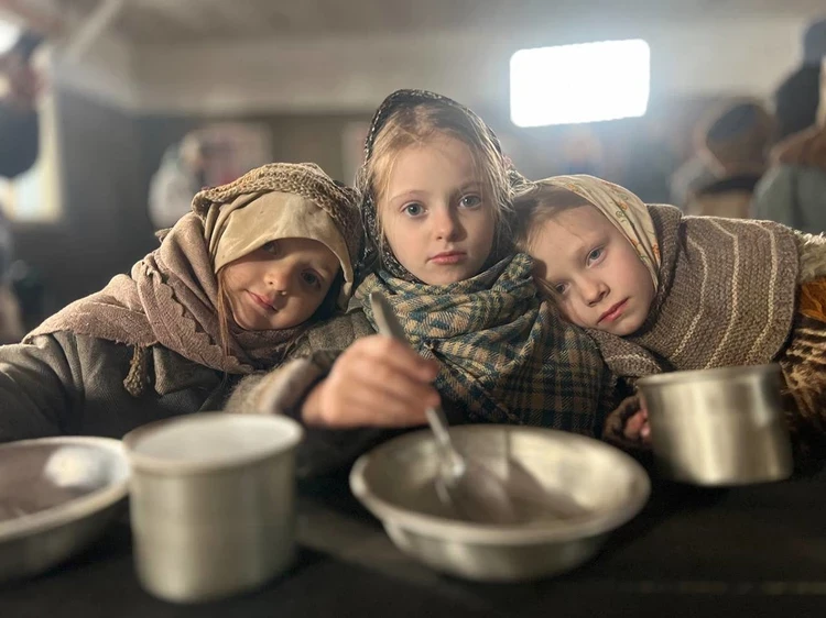 Владимир Мединский, Тина Канделаки и много слез: как прошла премьера военной драмы «Группа крови» про детский концлагерь