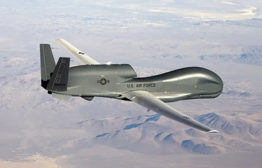 Американский БПЛА RQ-4B Global Hawk сегодня вёл разведку вдоль всей западной границы РФ