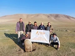 В Кыргызстане найдено древнее каменное изваяние женщины с трехрогим убором