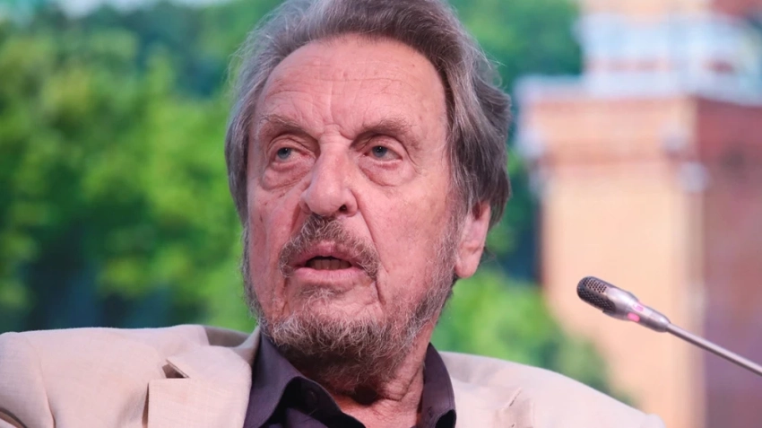 Отец Маска заявил, что не против получить паспорт России