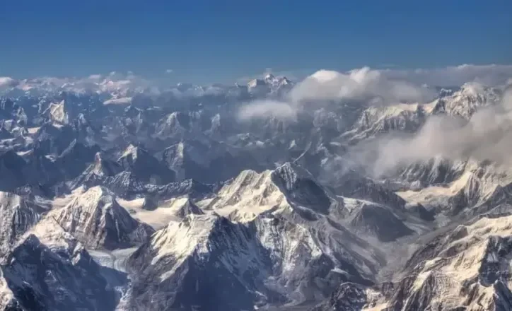 Семь альпинистов погибли в Непале в результате схода лавины