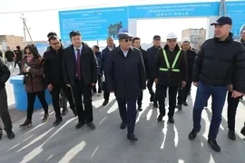 Ташиев ознакомился с ходом строительных работ двух крупных жилкомплексов в Балыкчы