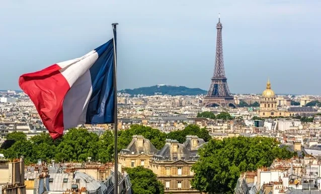 Французские депутаты заморозили пенсионную реформу