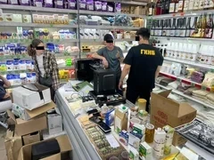 Просрочка из «Корзинки». В КР разоблачена схема продажи просроченных товаров под видом элитной продукции