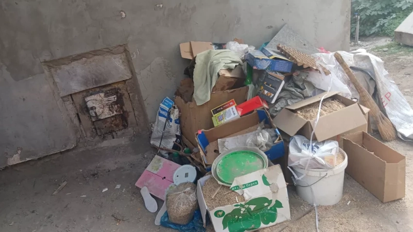 Власти Бишкеке борются с использованием для отопления отходов швейных цехов, автомобильных масел и мусора