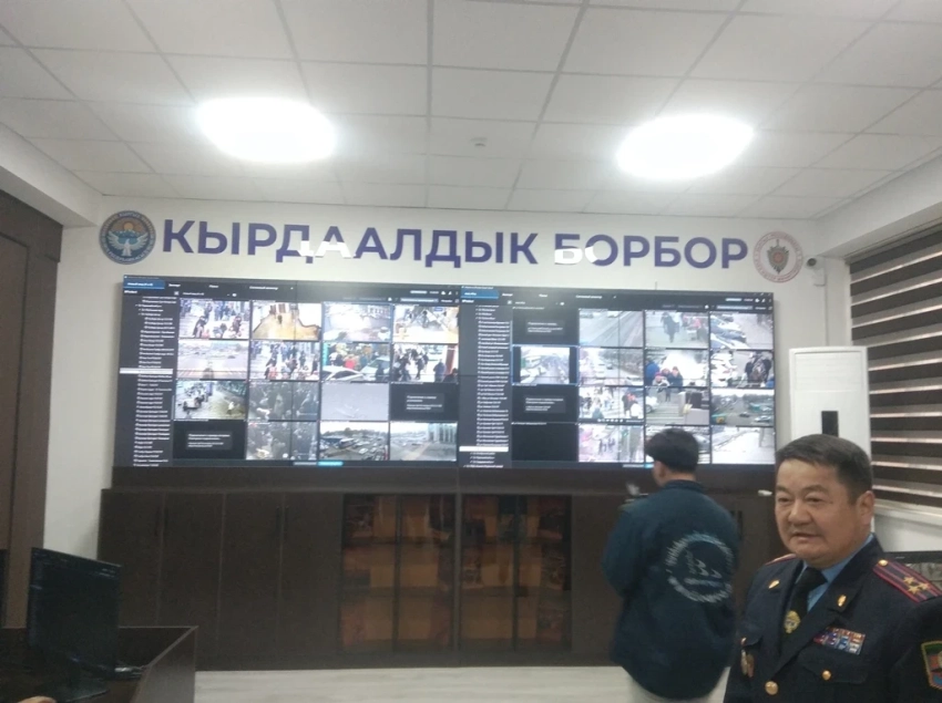 Камеры следят даже за милиционерами - ГУВД показали новый оперативный центр